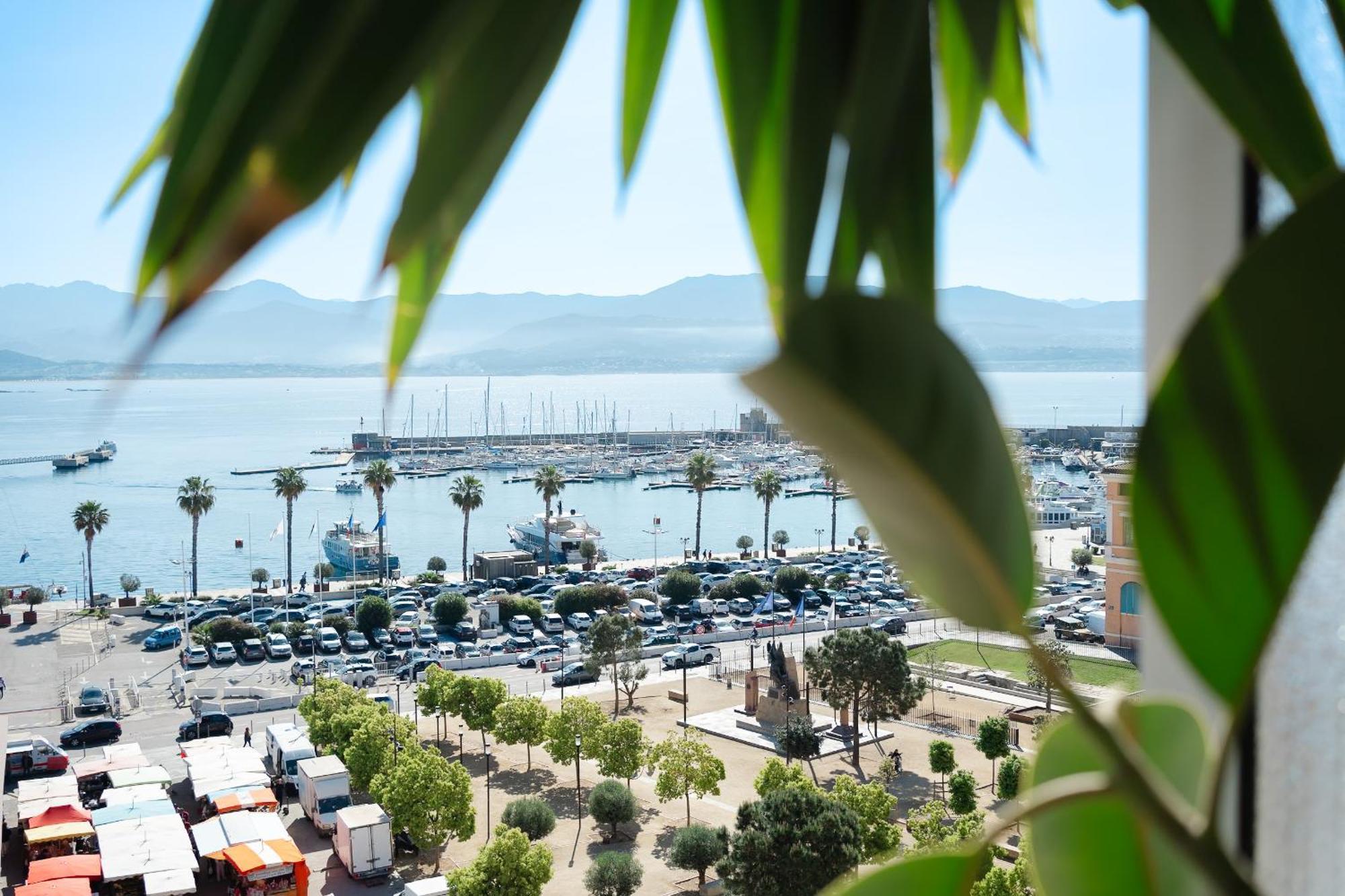 Du Golfe Ajaccio (Corsica)